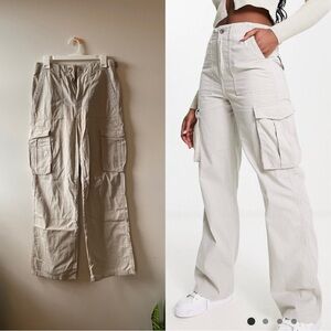 BERSHKA - Straight Leg Cargo Pants in Stone